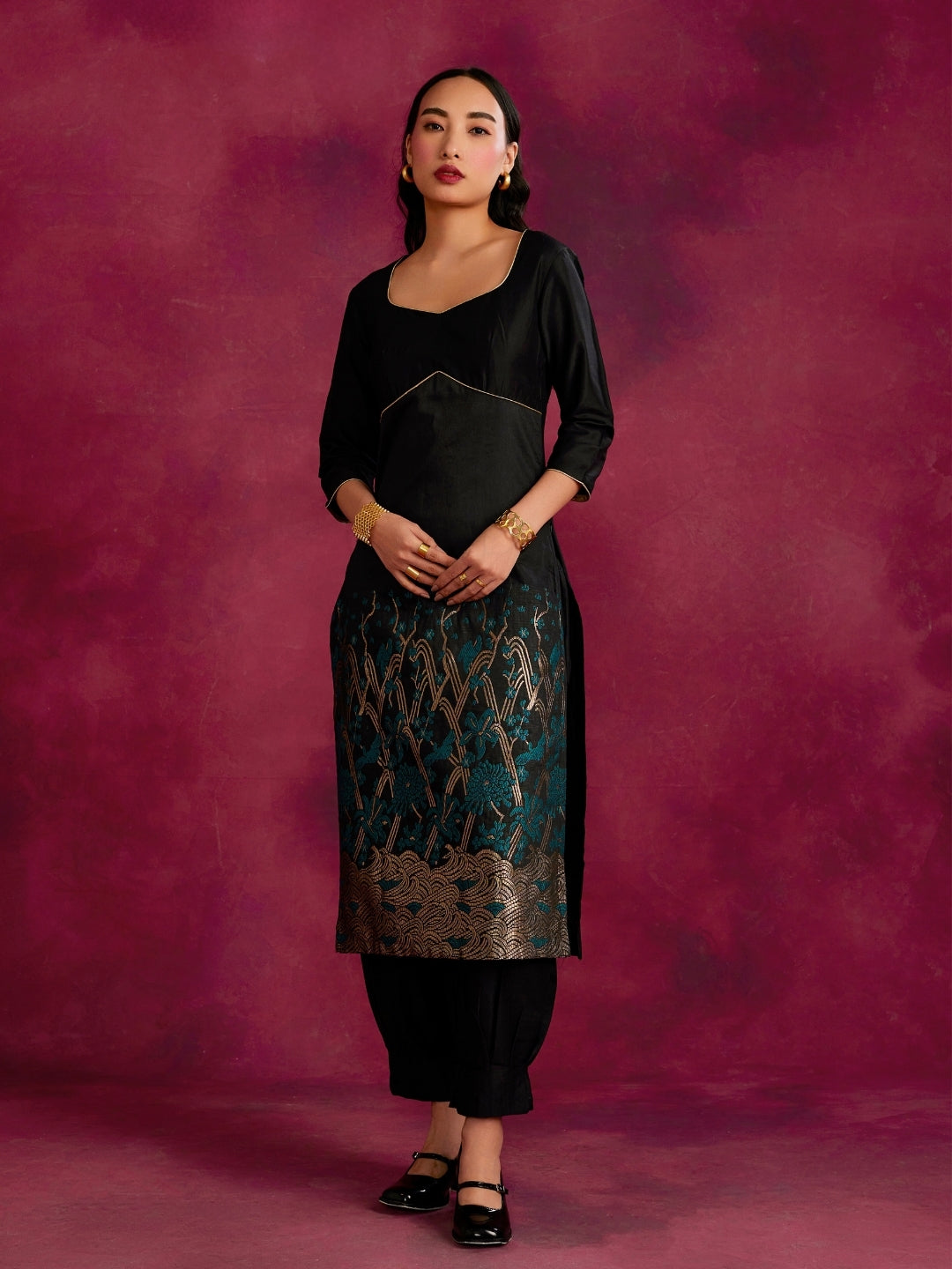 Adjustable back cut-out kurta with zari work hem- Black