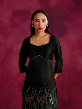 Adjustable back cut-out kurta with zari work hem- Black