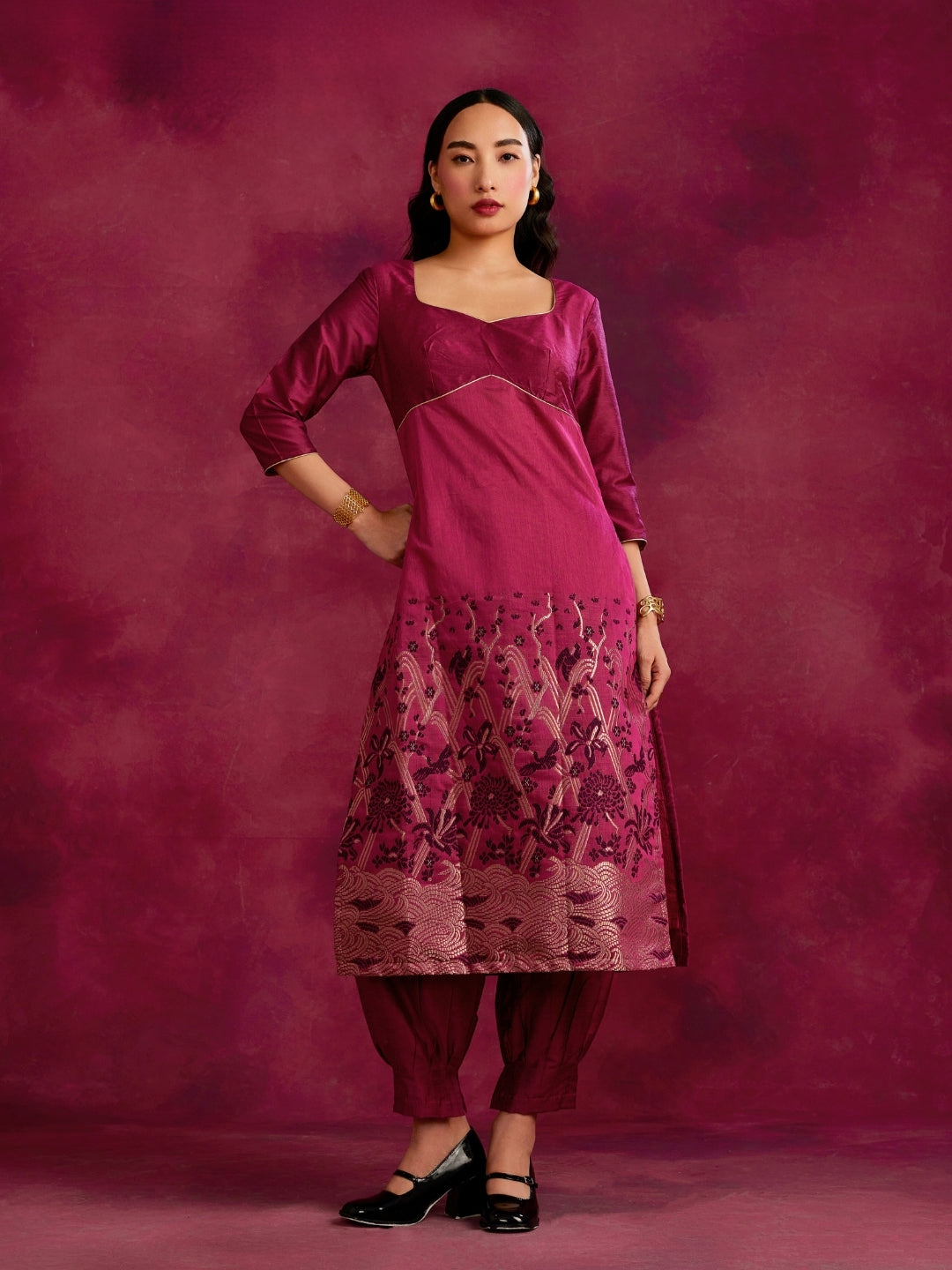 Adjustable back cut-out kurta with zari work hem- Cabaret pink