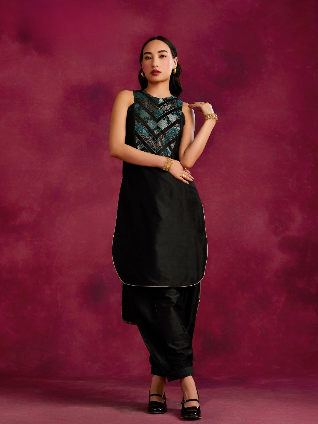 High-low hem kurta with pleated zari yoke- Black