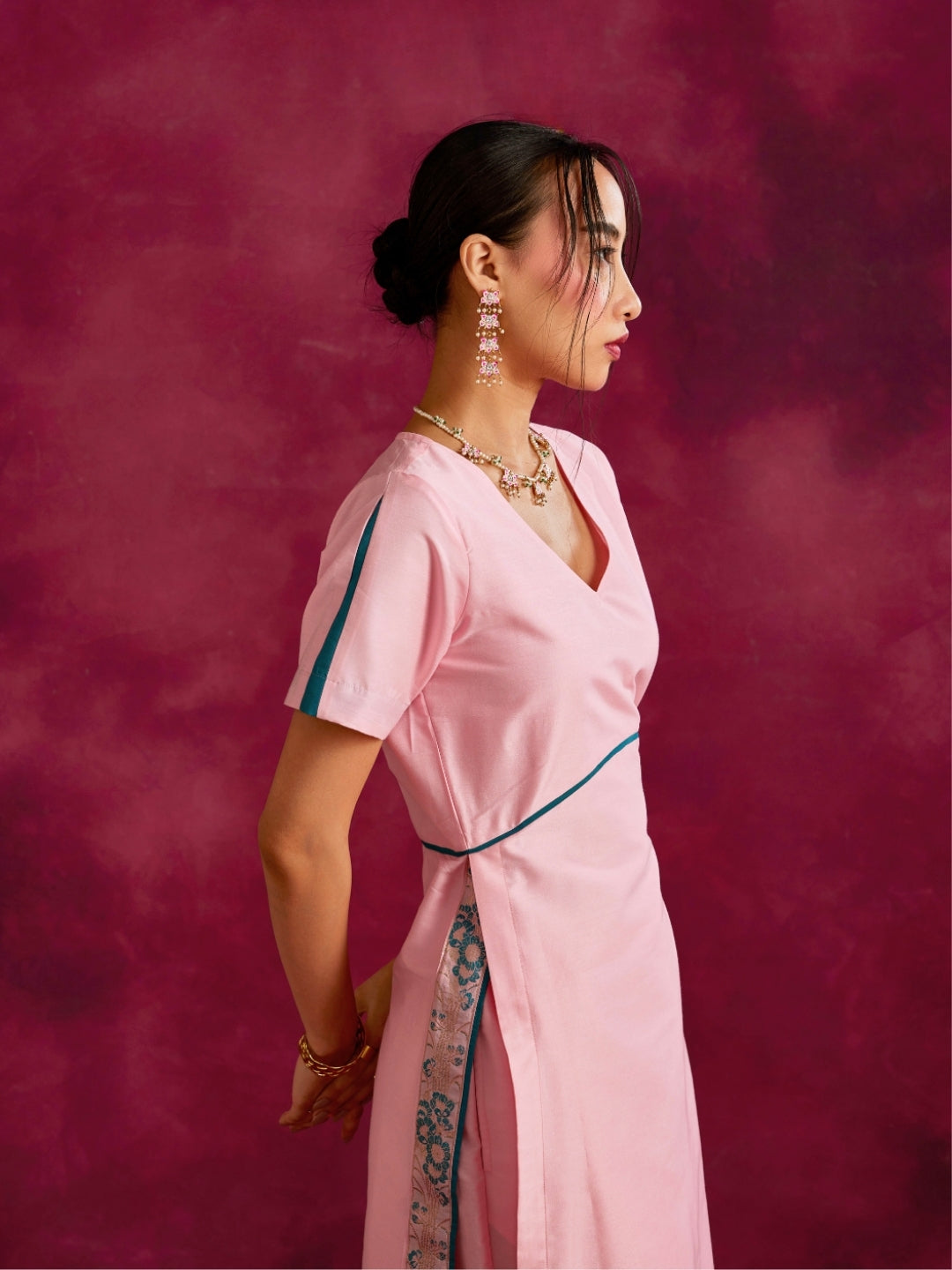 Straight kurta with contrast floral zari slits- Sakura pink