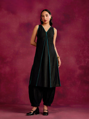 Inverted pleat front kurta with back tie-up- Black