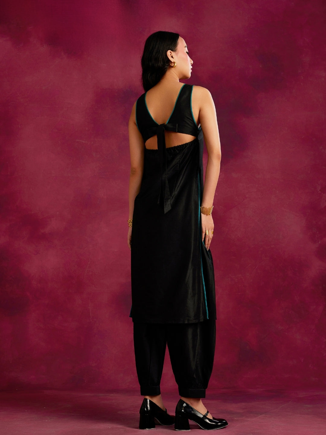 Inverted pleat front kurta with back tie-up- Black