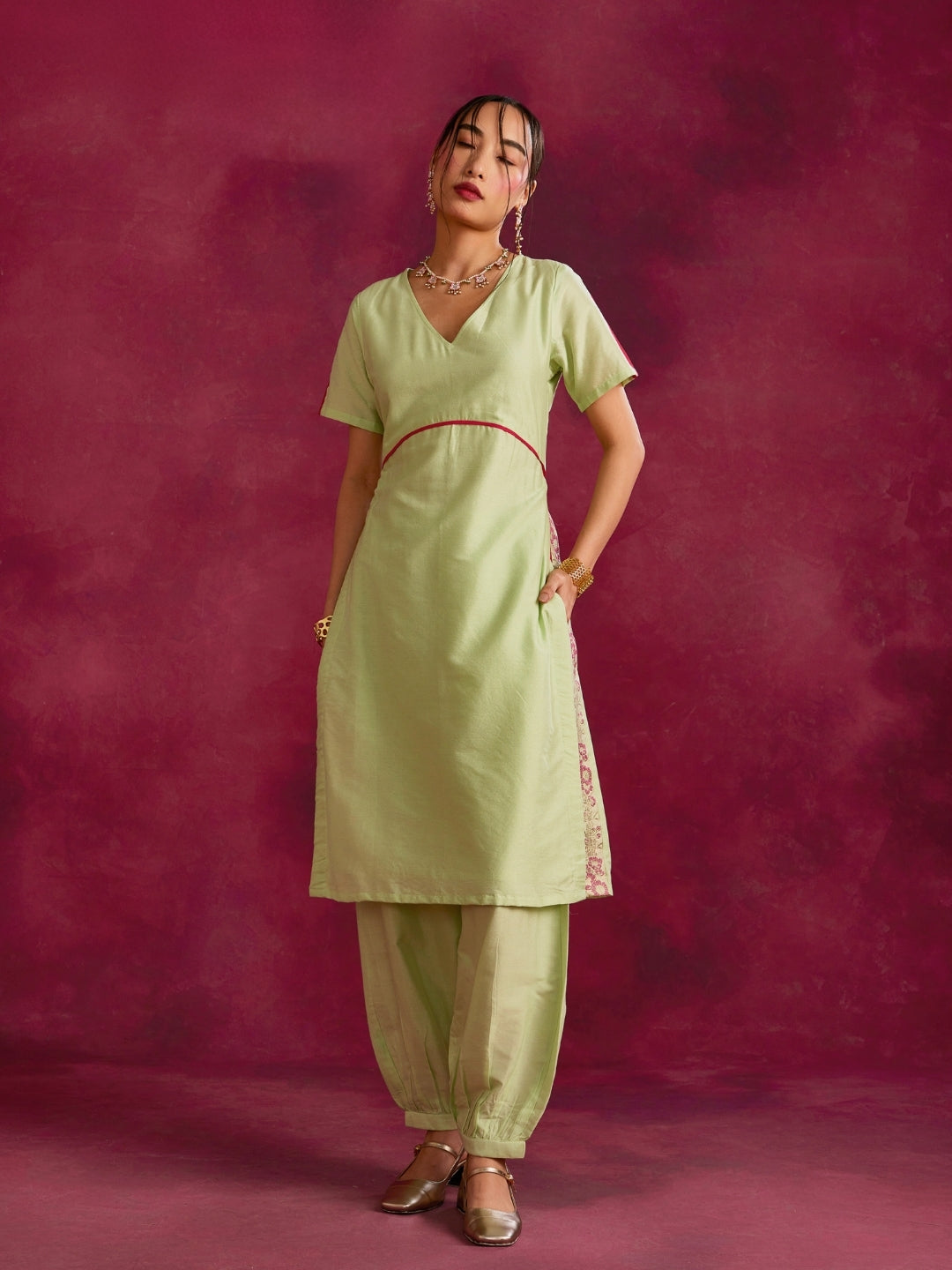 Straight kurta with contrast floral zari slits- Pistachio green