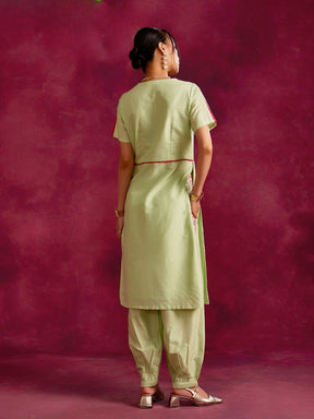 Straight kurta with contrast floral zari slits- Pistachio green