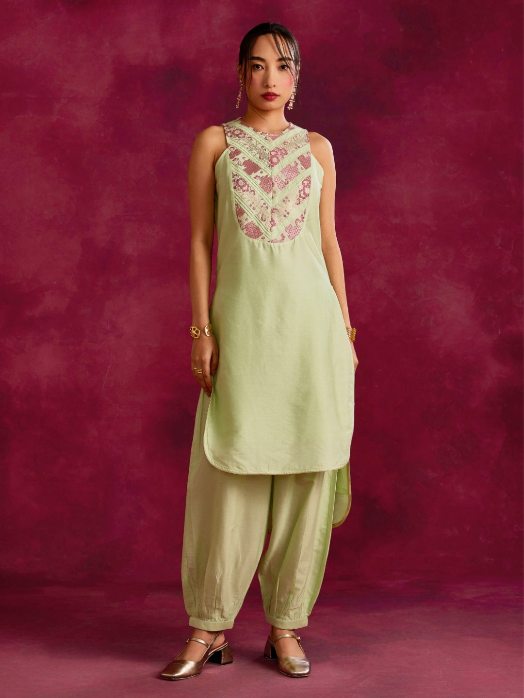 High-low hem kurta with pleated zari yoke Set- Pistachio green