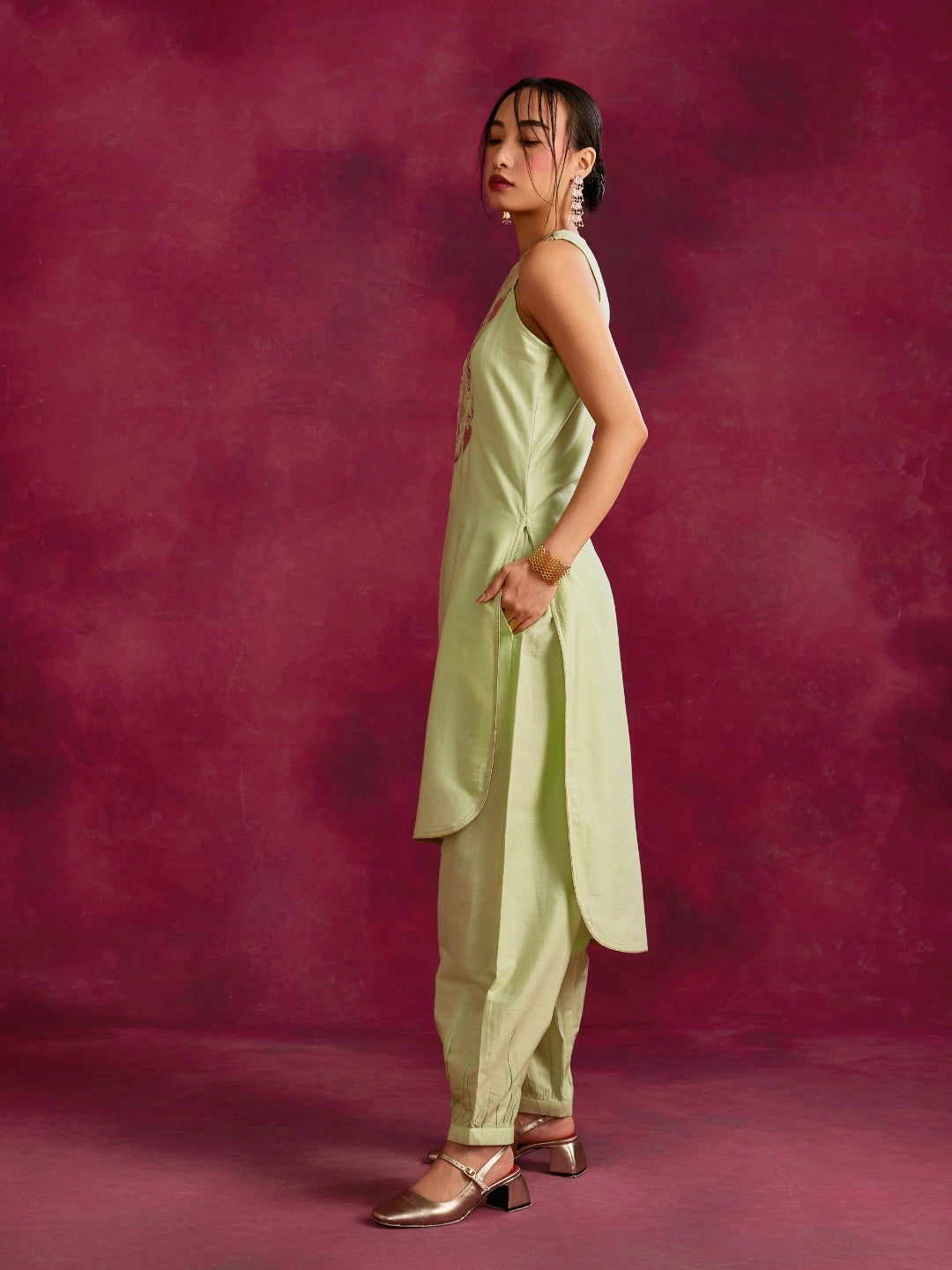 High-low hem kurta with pleated zari yoke- Pistachio green