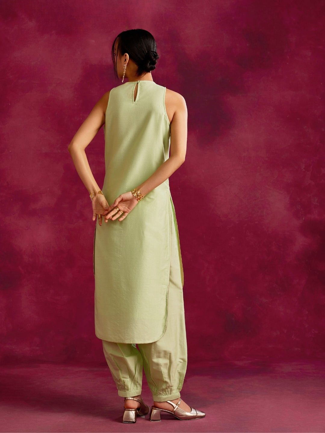 High-low hem kurta with pleated zari yoke- Pistachio green