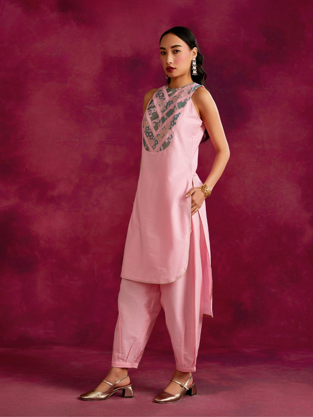 High-low hem kurta with pleated zari yoke- Sakura pink