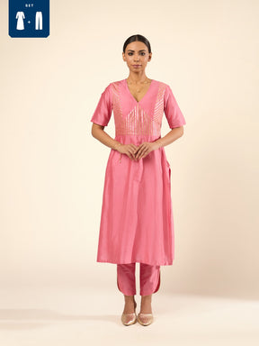 Banarasi Gota patti detailed kurta Set- Pastel pink