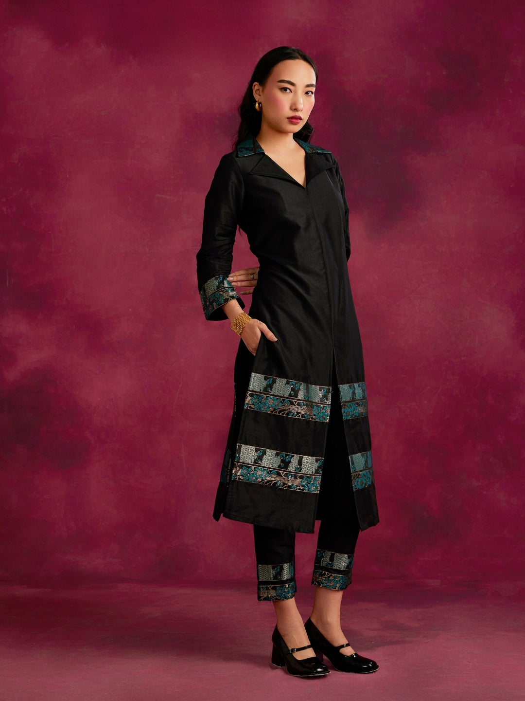 Lapel collared Kurta with zari border hem- Black