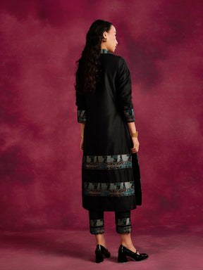 Lapel collared Kurta with zari border hem- Black