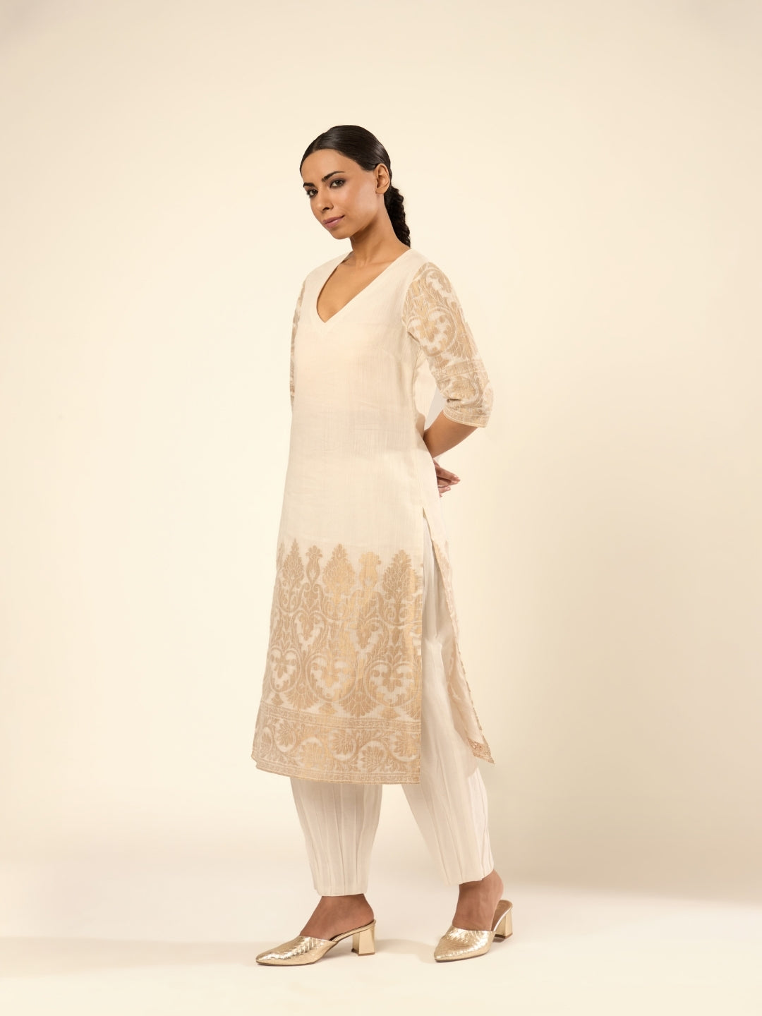 Zari Banswara Border Kurta- Ivory