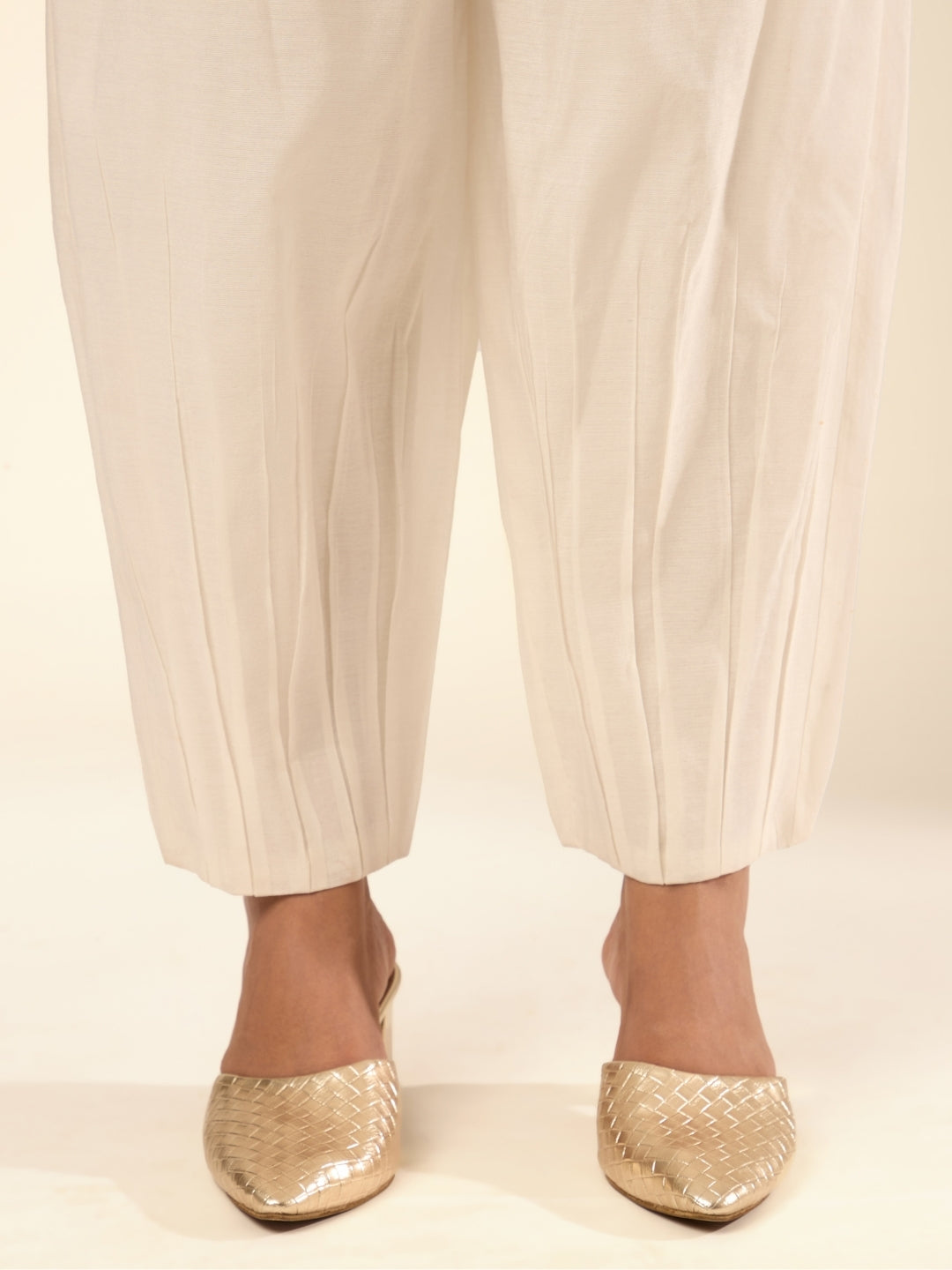 Banswara box pleat hem pants- Ivory