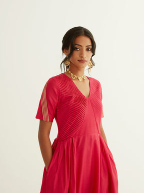 Pleated front dress with lace highlights on sleeves