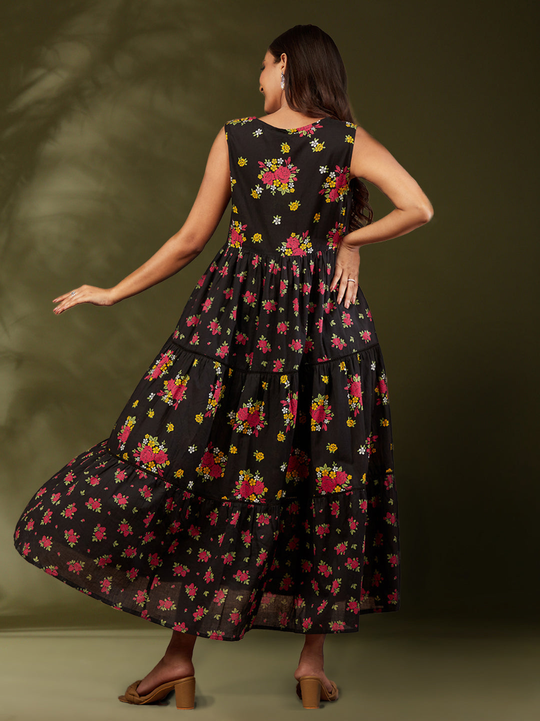 Sleeveless floral printed tier dress- black