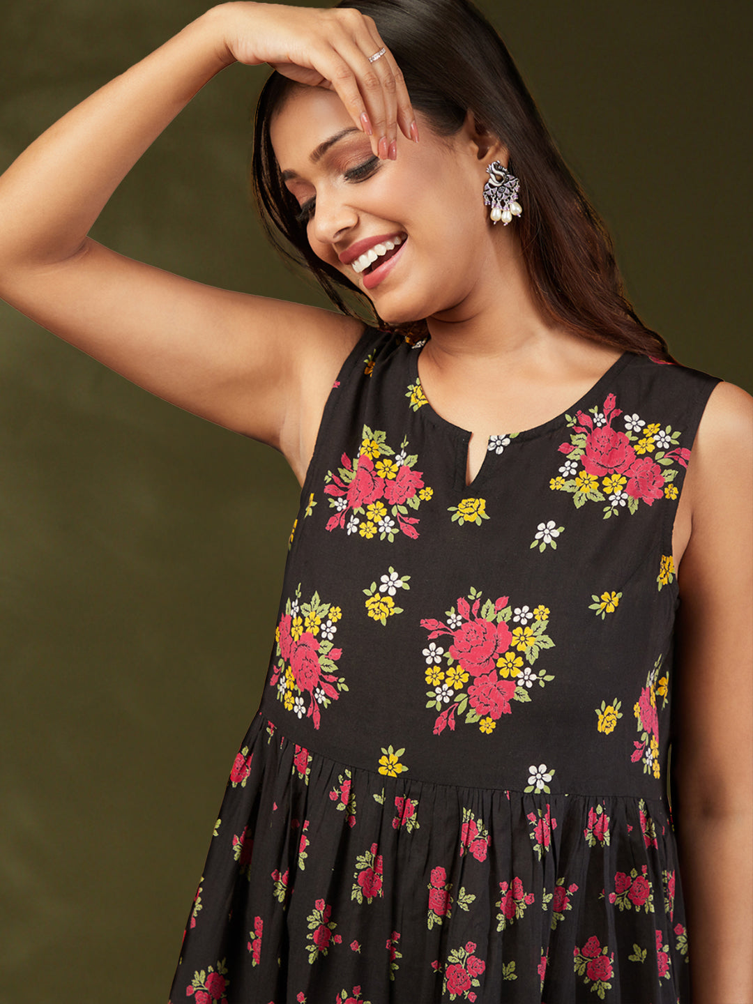 Sleeveless floral printed tier dress- black