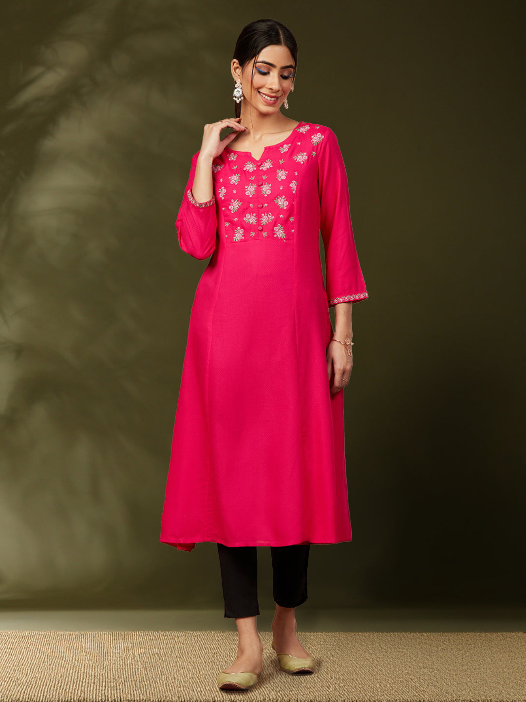 Solid kurta with floral yoke embroidery-Fuchsia