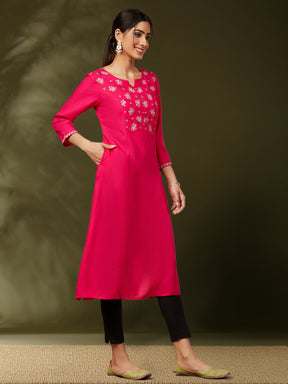 Solid kurta with floral yoke embroidery-Fuchsia