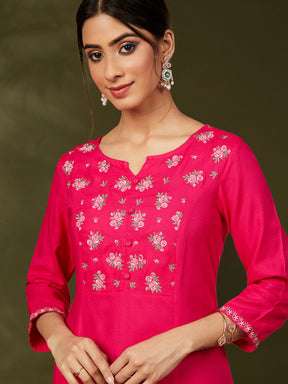 Solid kurta with floral yoke embroidery-Fuchsia