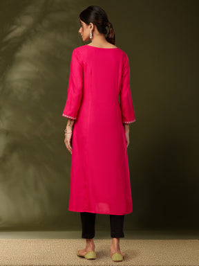 Solid kurta with floral yoke embroidery-Fuchsia