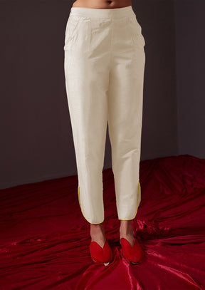 Curved U hem pants -Pearl white