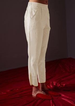 Curved U hem pants -Pearl white