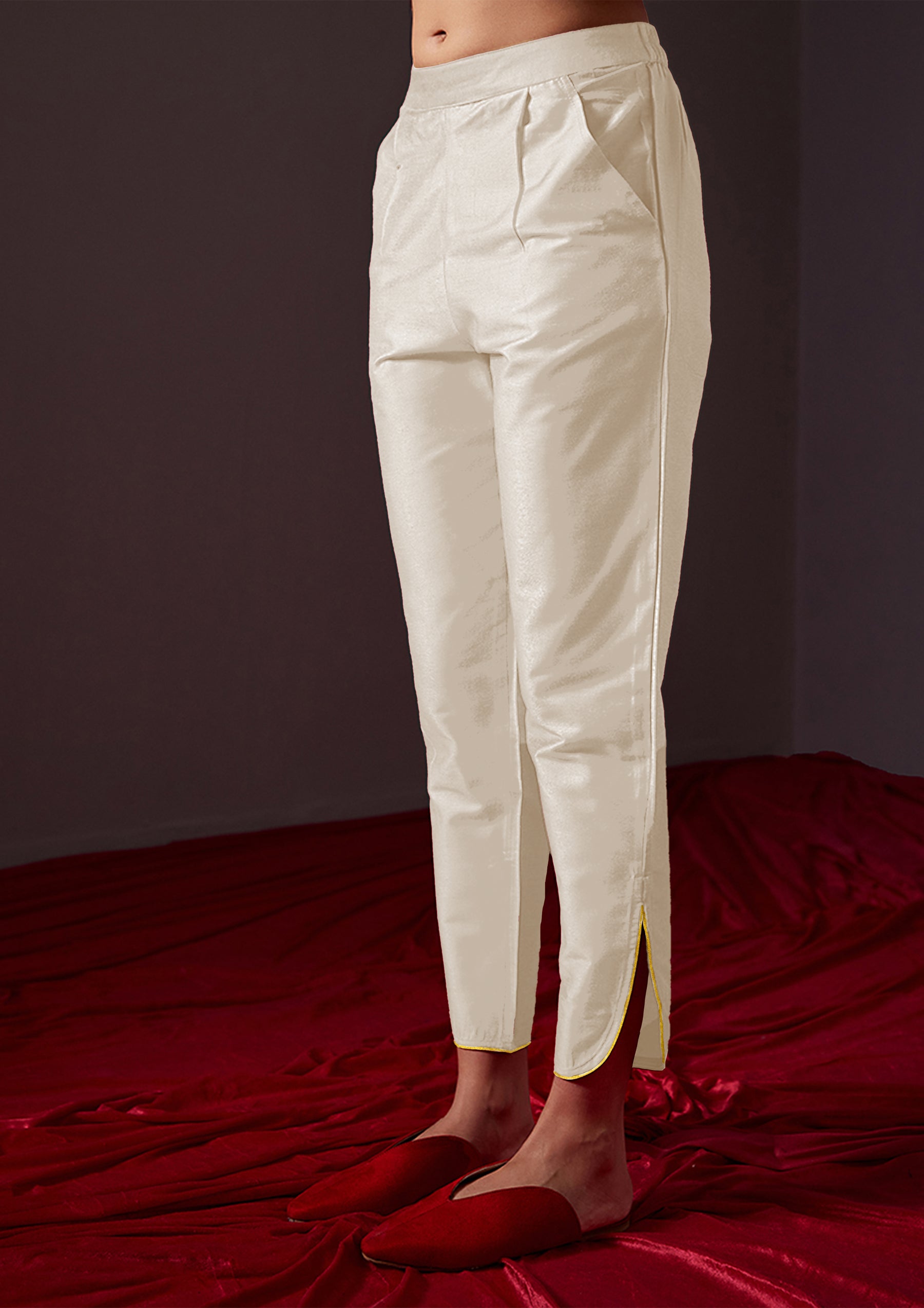 Curved U hem pants -Pearl white