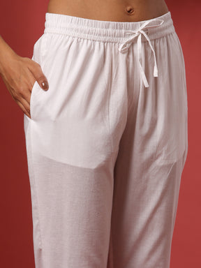 Regular straight pants with side buttons detail- white