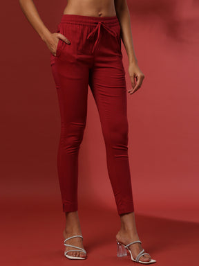 Fitted narrow  stretch pants with slits- red