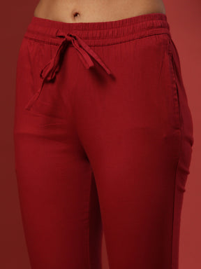 Fitted narrow  stretch pants with slits- red