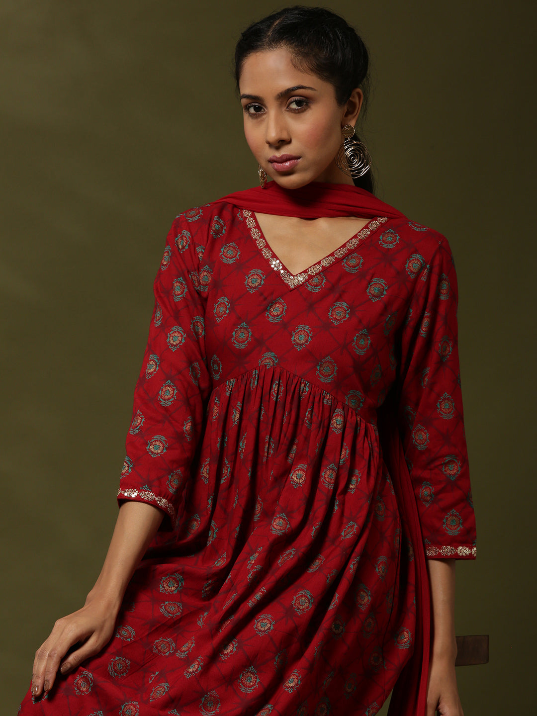 Printed 3pc kurta set with neck embroidery-red