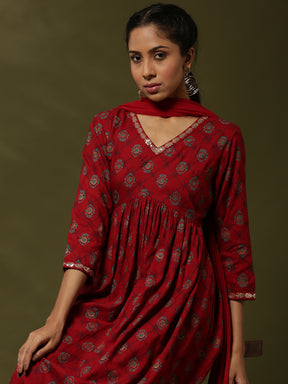 Printed 3pc kurta set with neck embroidery-red