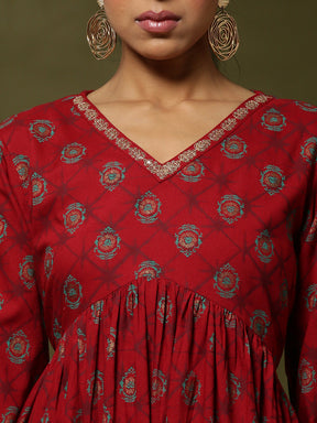 Printed 3pc kurta set with neck embroidery-red