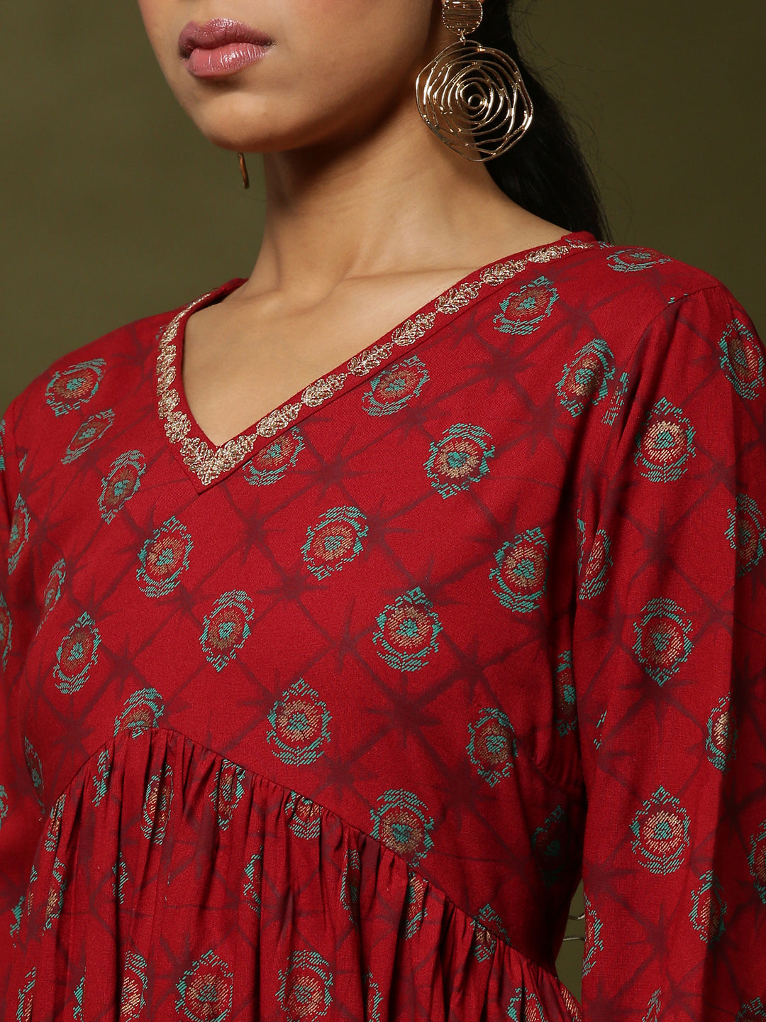 Printed 3pc kurta set with neck embroidery-red