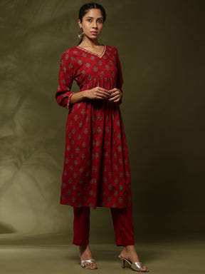 Printed 3pc kurta set with neck embroidery-red