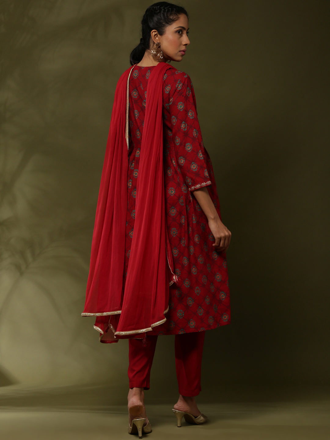 Printed 3pc kurta set with neck embroidery-red