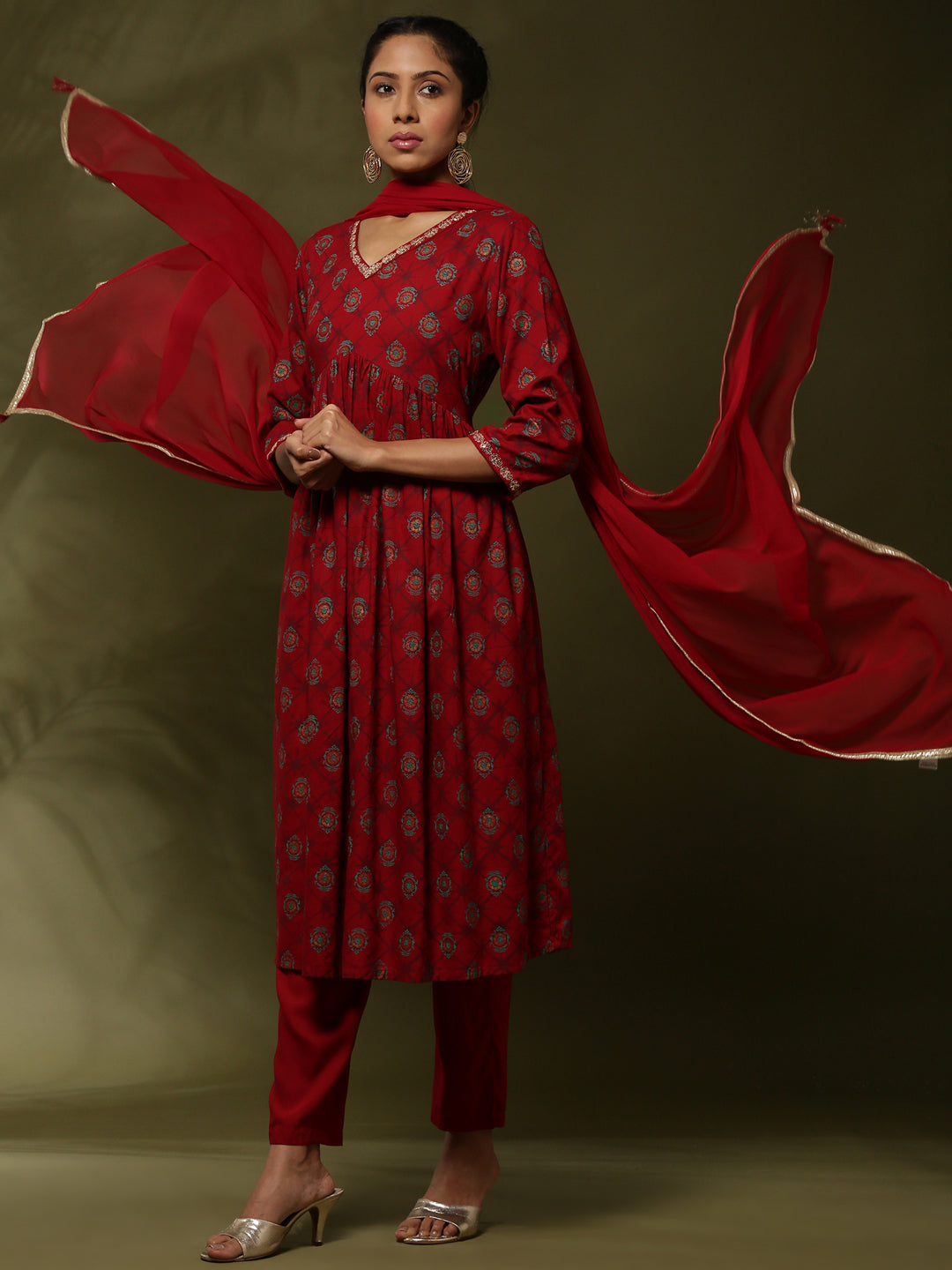 Printed 3pc kurta set with neck embroidery-red