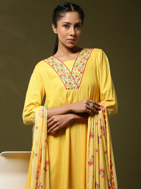 Floral yoke embroidered 3pc kurta set- yellow