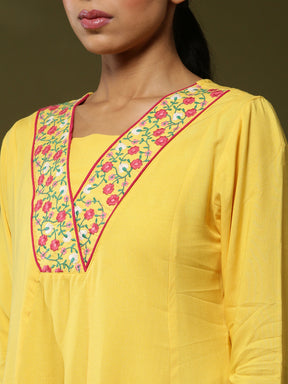 Floral yoke embroidered 3pc kurta set- yellow