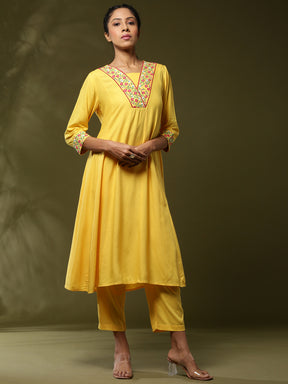 Floral yoke embroidered 3pc kurta set- yellow