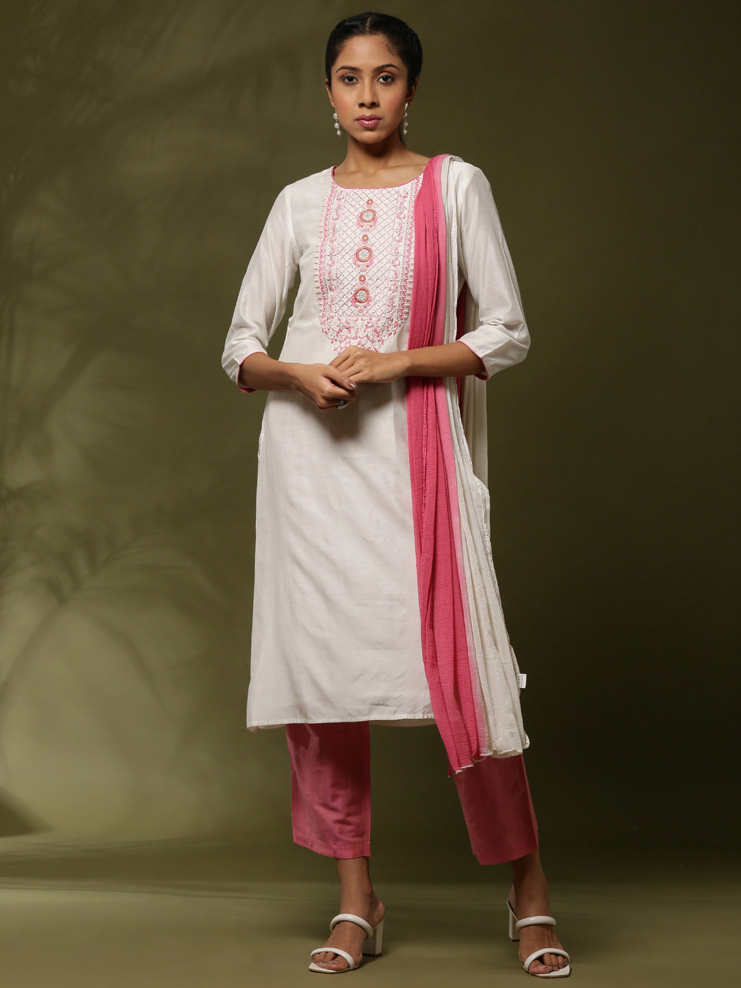 Embroidered 3pc kurta set- offwhite