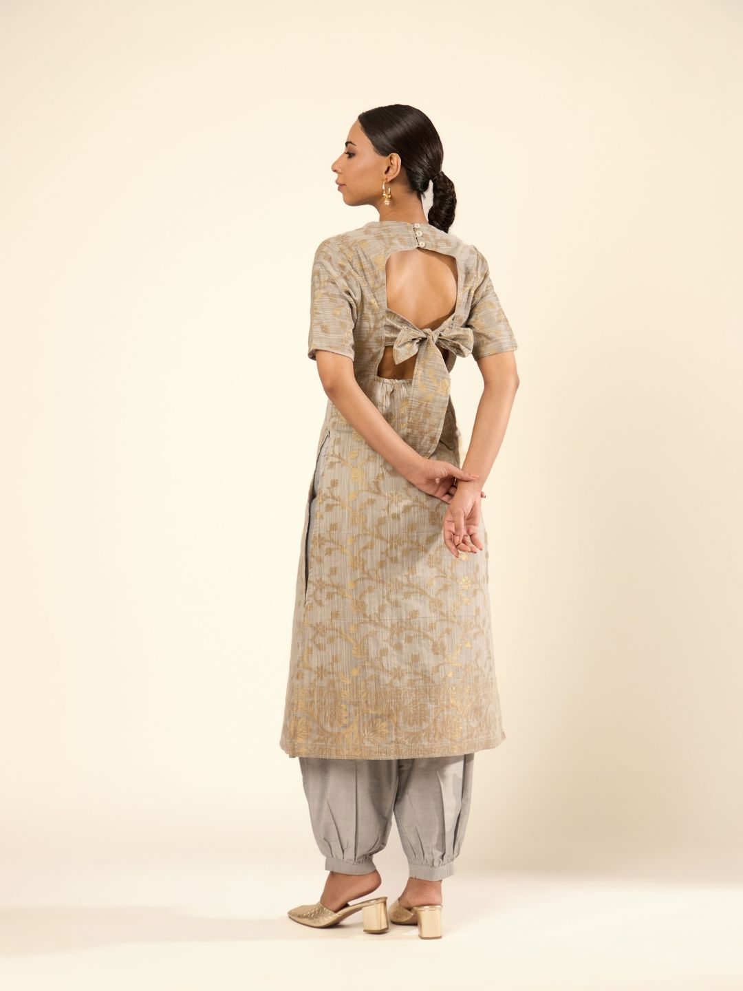 Cotton zari baswada Kurta Set with Back Cut-out and tie-up- Grey