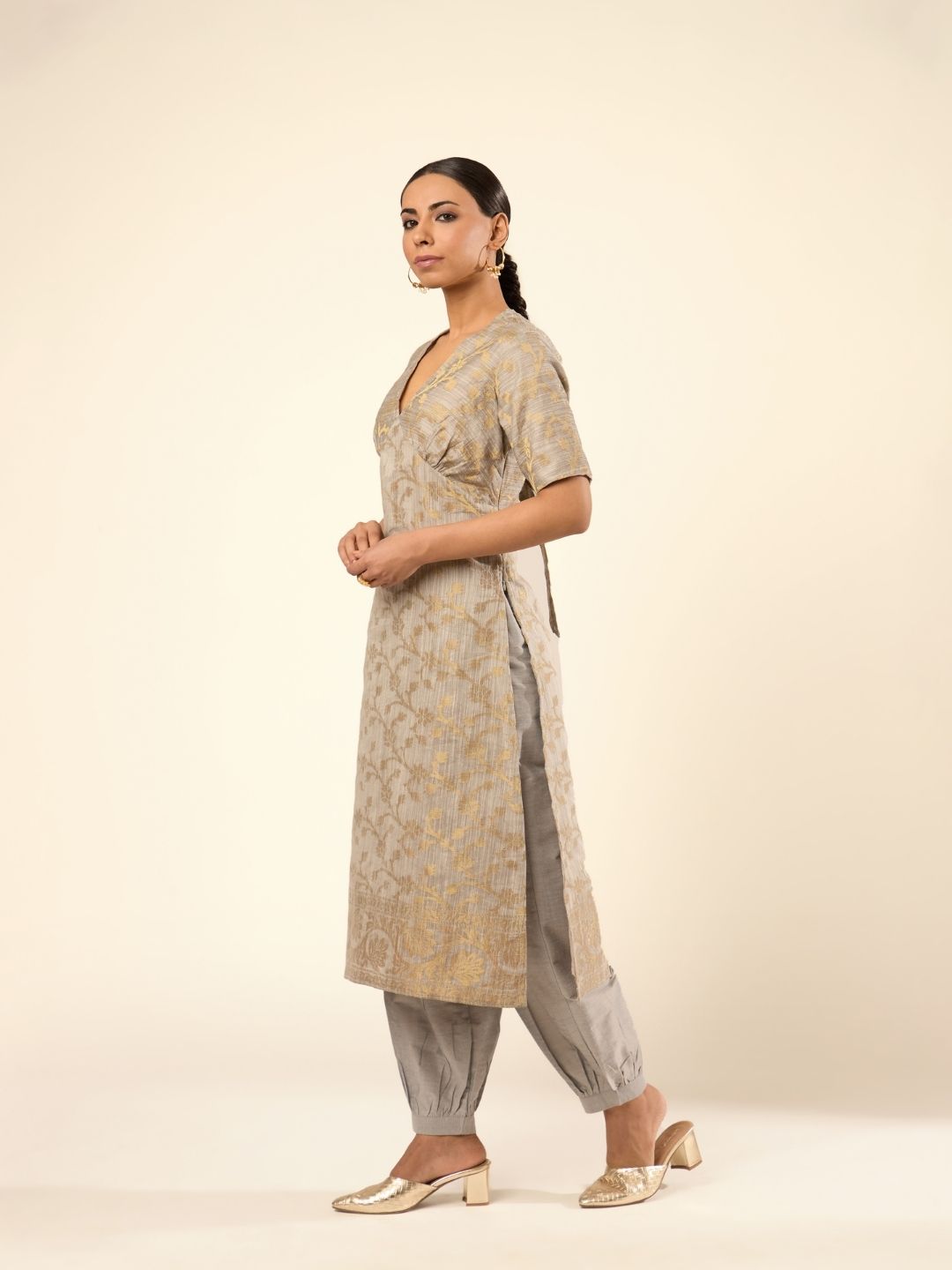 Cotton zari baswada Kurta Set with Back Cut-out and tie-up- Grey