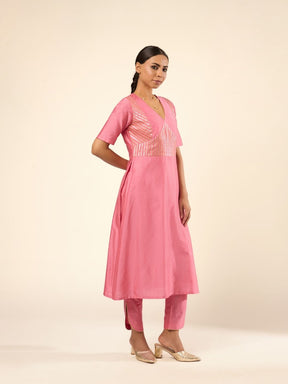 Banarasi Gota patti detailed kurta Set- Pastel pink