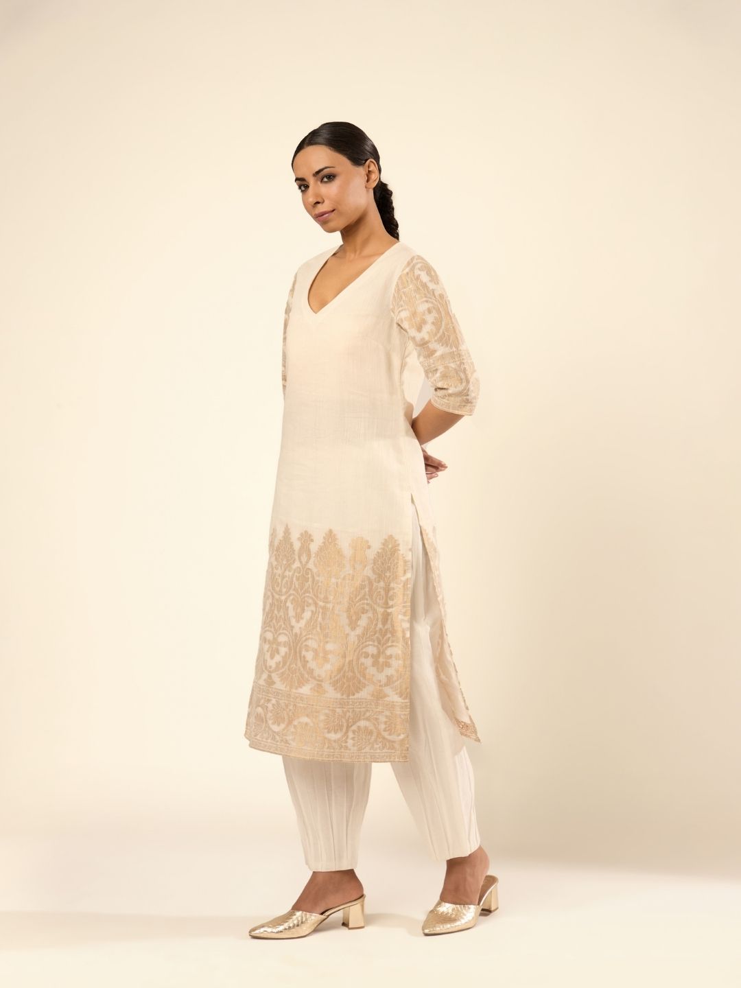 Zari Banswara Border Kurta Set- Ivory