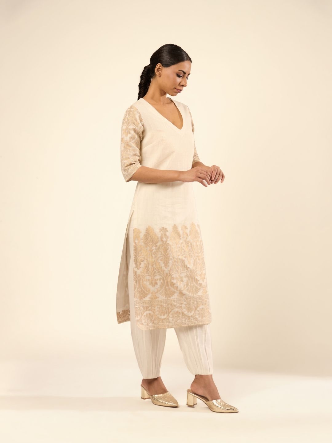 Zari Banswara Border Kurta Set- Ivory