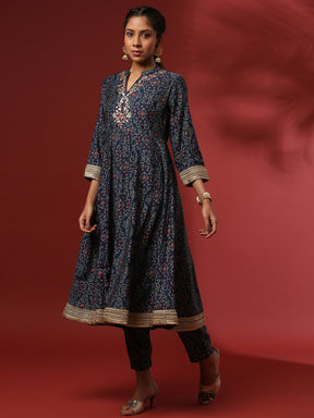 Flared bandhni printed kurta set with neck embroidery-navy