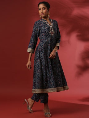 Flared bandhni printed kurta set with neck embroidery-navy