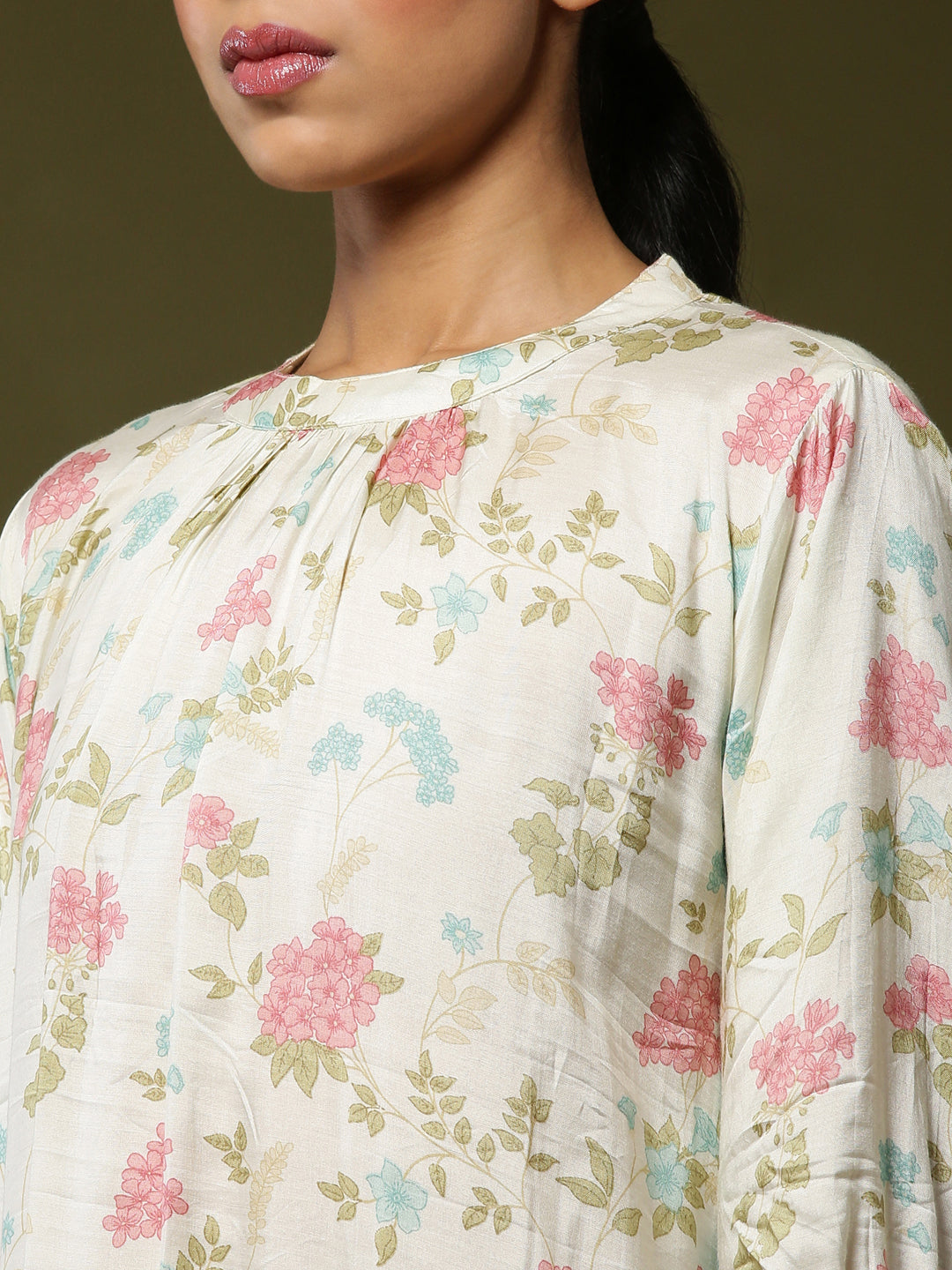 Close neck floral 2pc kurta set-offwhite